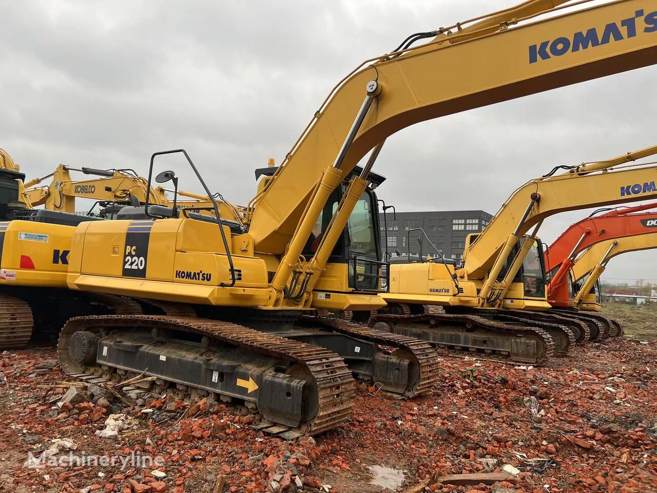 Komatsu 220-8 bager guseničar