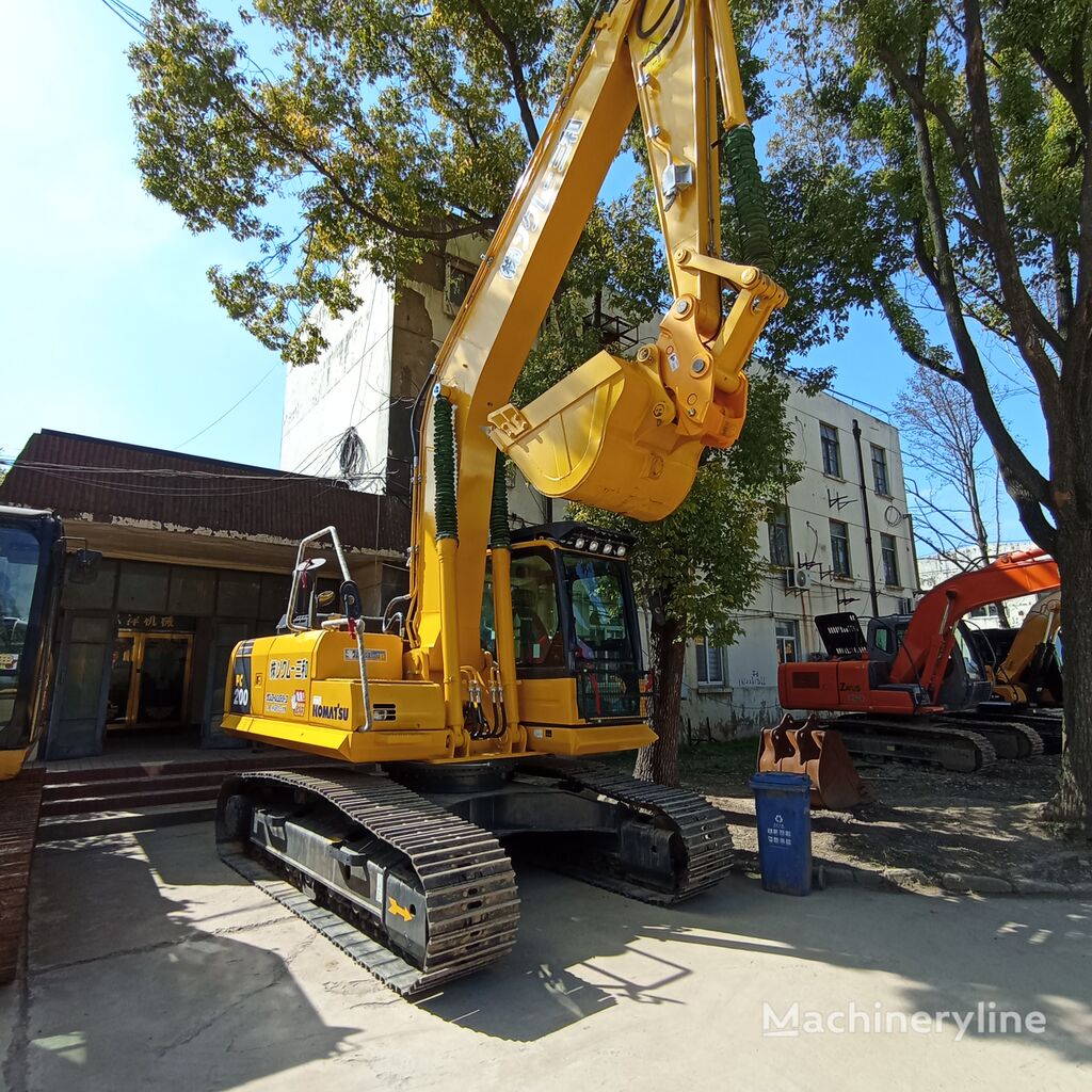 Komatsu PC200-8 bager guseničar