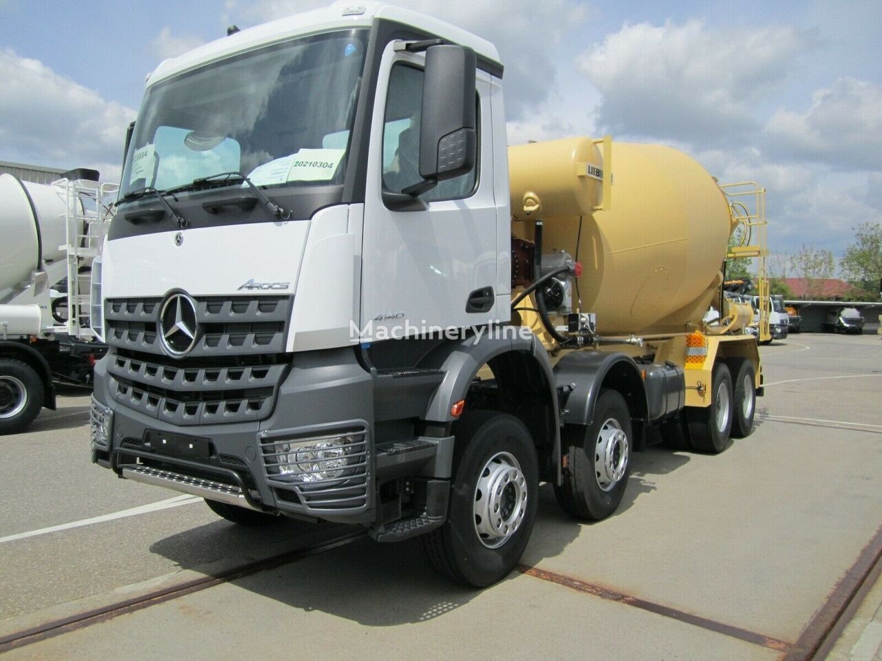 novi Liebherr HTM1004 na šasiji Mercedes-Benz Arocs 4240 B kamion s mešalicom za beton