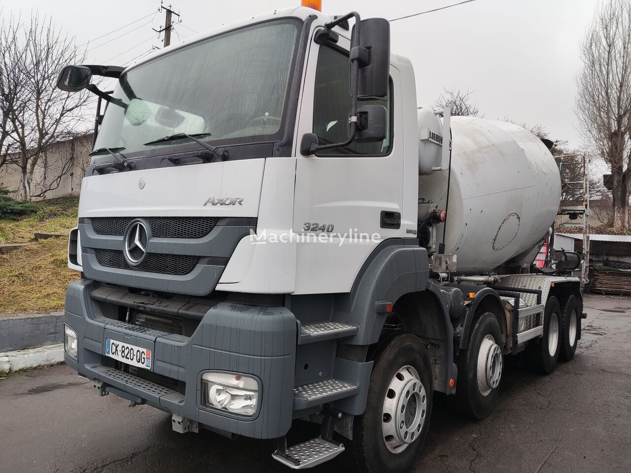 Liebherr  na šasiji Mercedes-Benz Axor 3240 kamion s mešalicom za beton