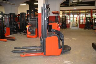 LINDE L14AP // HH 3.000 mm / integriertes Ladegerät / Plattform klappb paletni viljuškar